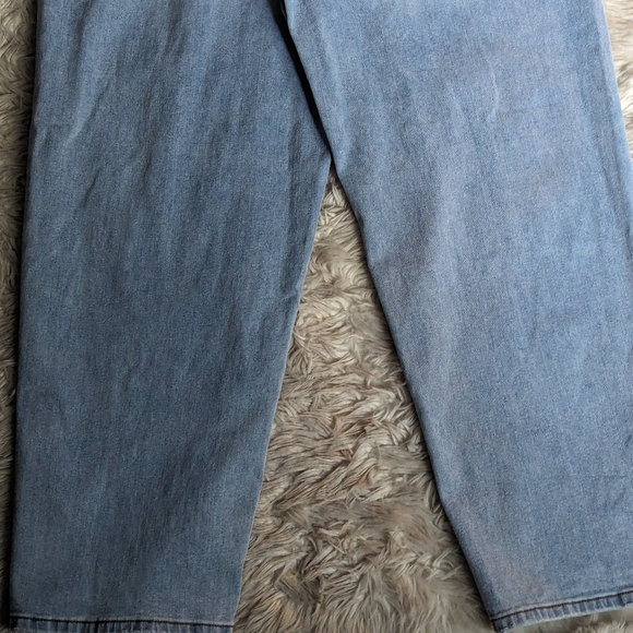 Final Price NWT Eloquii Straight Leg Jeans With Slit in Light Wash - Picture 13 of 14